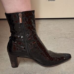 VERO CUOIO | Black, Croc-Embossed Ankle Boots